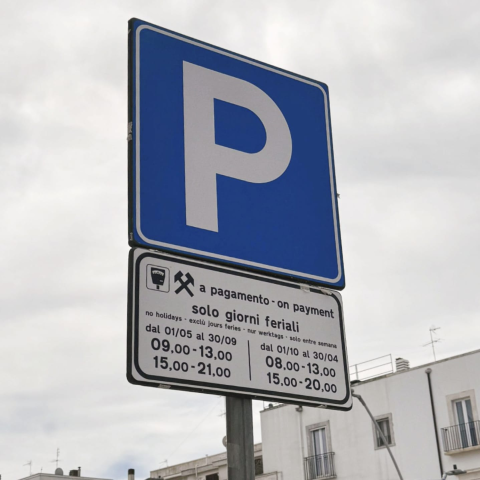 Parcheggio nelle zone a pagamento con strisce blu e al Centro Ermes:  modalità di richiesta abbonamenti