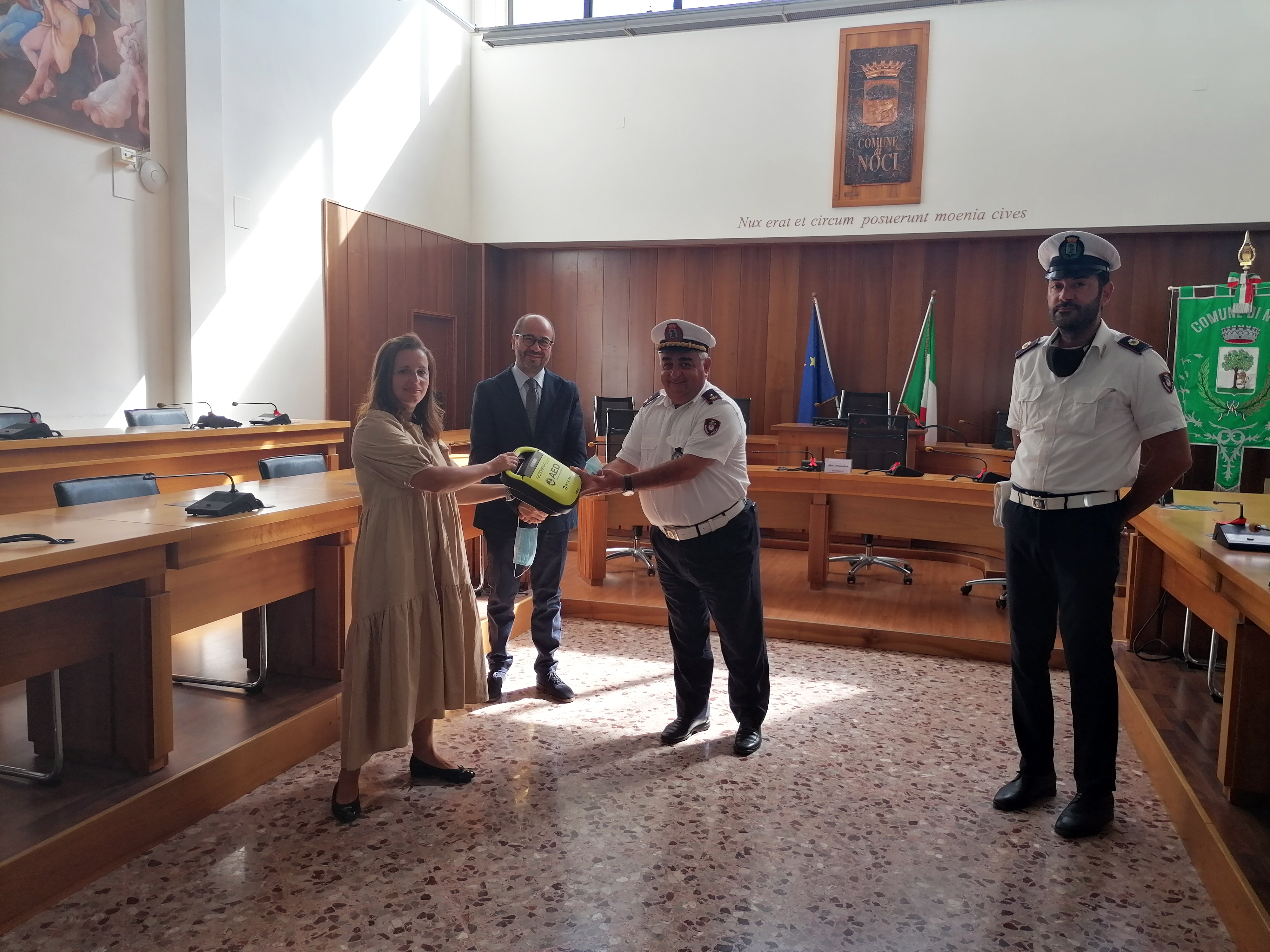 La Orizzonti Futuri ONLUS ha donato un defibrillatore alla Polizia Municipale