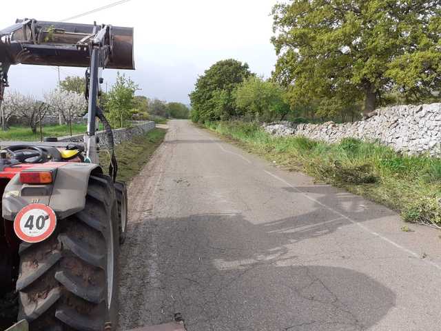 Strade extraurbane: al via la ripulitura delle banchine nell’agro. In programma anche i trattamenti anti-Xylella