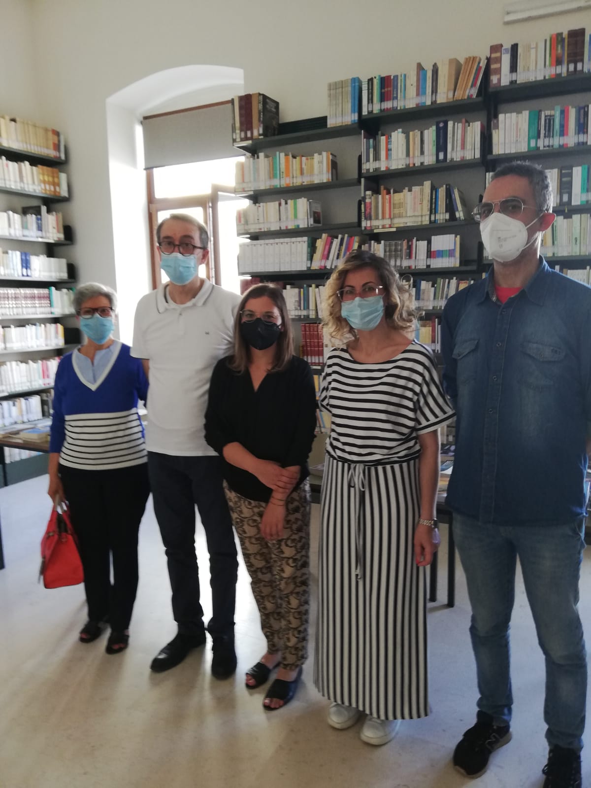 Concluso con la donazione delle cartoline il Maggio dei Libri della Biblioteca. L’amore per la lettura…premia!